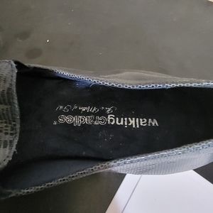 Walking cradles loafers